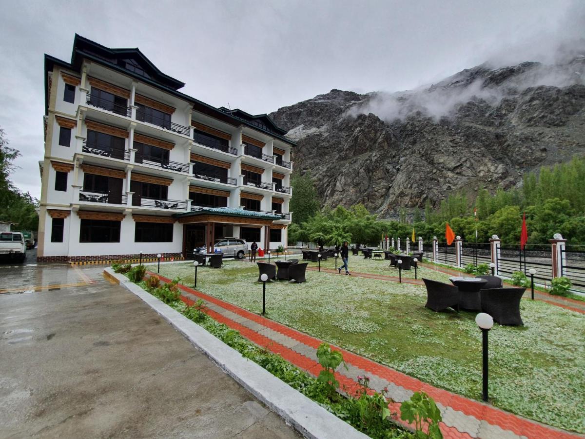 Hotel Chhutuk Heights Kargil Ngoại thất bức ảnh