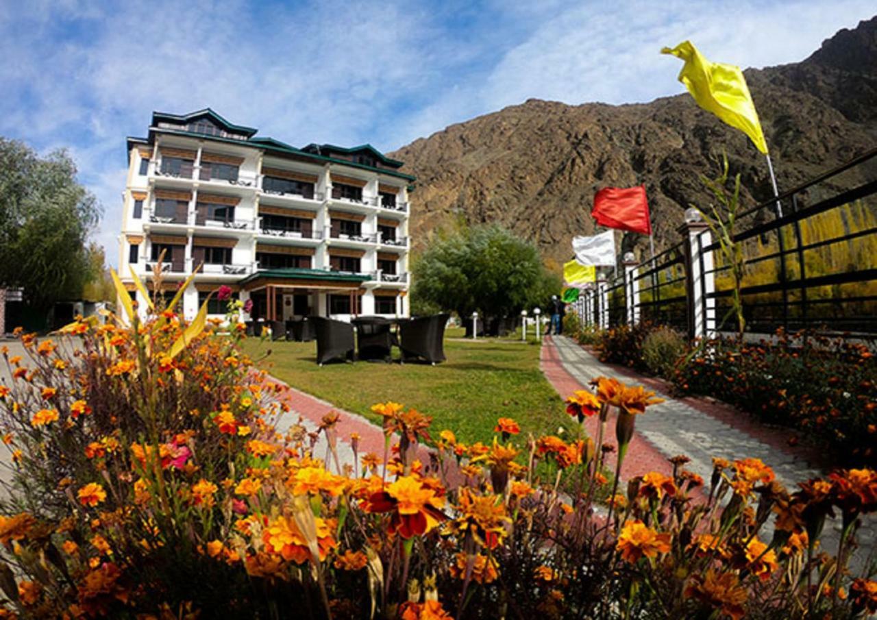 Hotel Chhutuk Heights Kargil Ngoại thất bức ảnh